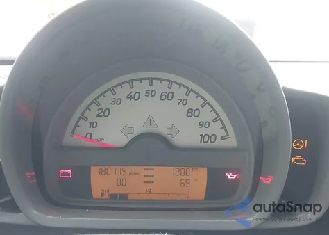 2009 Smart Fortwo Pure/Passion from USA, damaged, VIN WMEEJ31X49K253163